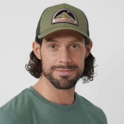 FJÄLLRÄVEN BADGE LÅNGTRADARKEPS Unisex - Cap -Sport Kleidung Welt 5637915840 d badge langtradarkeps fjaellraeven 24